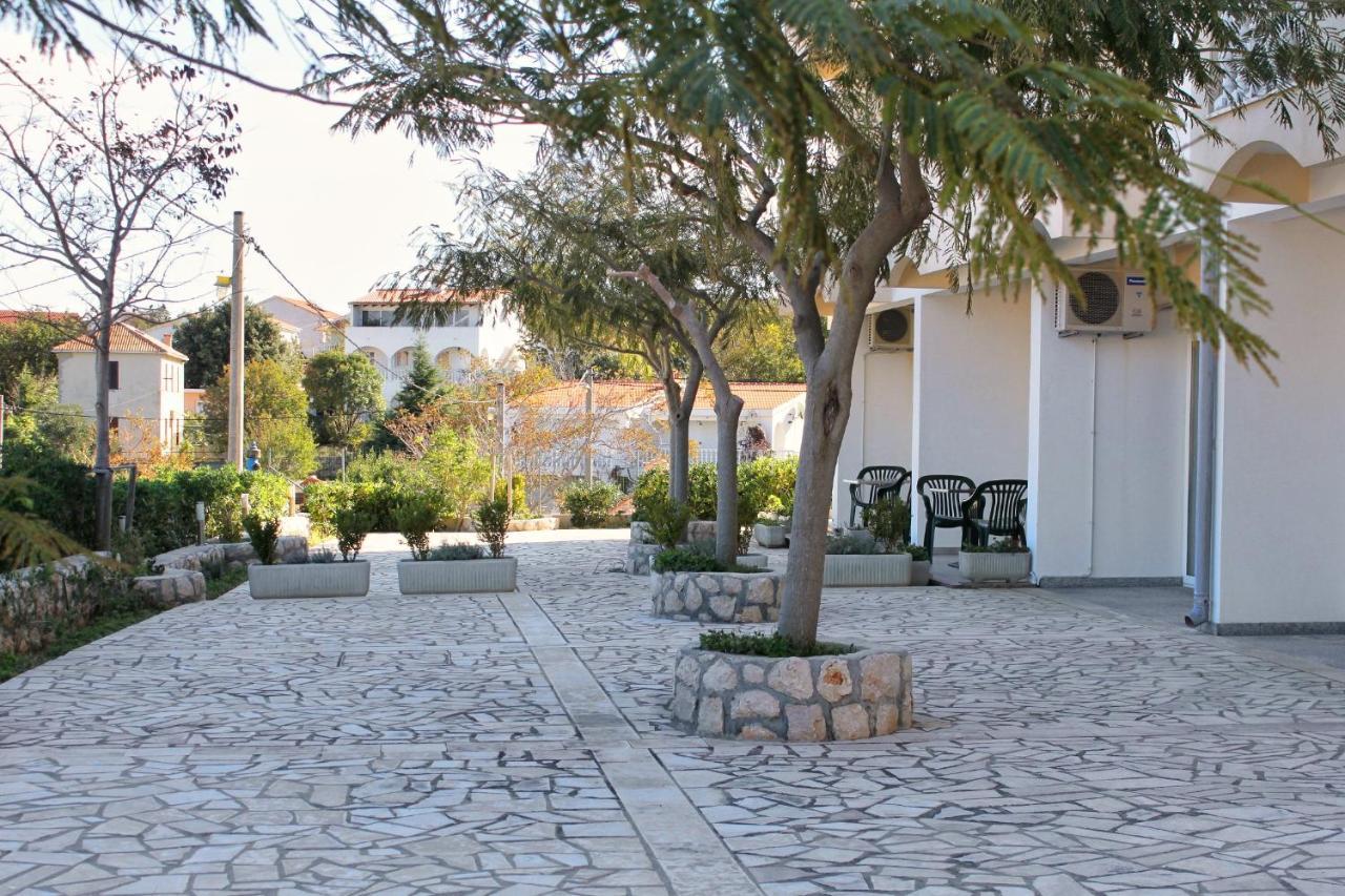Apartments And Rooms By The Sea Vinjerac, Zadar - 3248 ภายนอก รูปภาพ