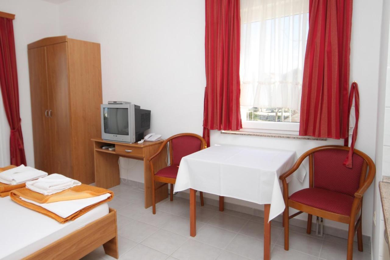 Apartments And Rooms By The Sea Vinjerac, Zadar - 3248 ภายนอก รูปภาพ